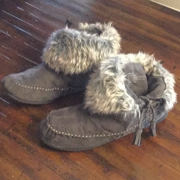 CUTE LITTLE WINTER BOOTS - Picture 1 of 2